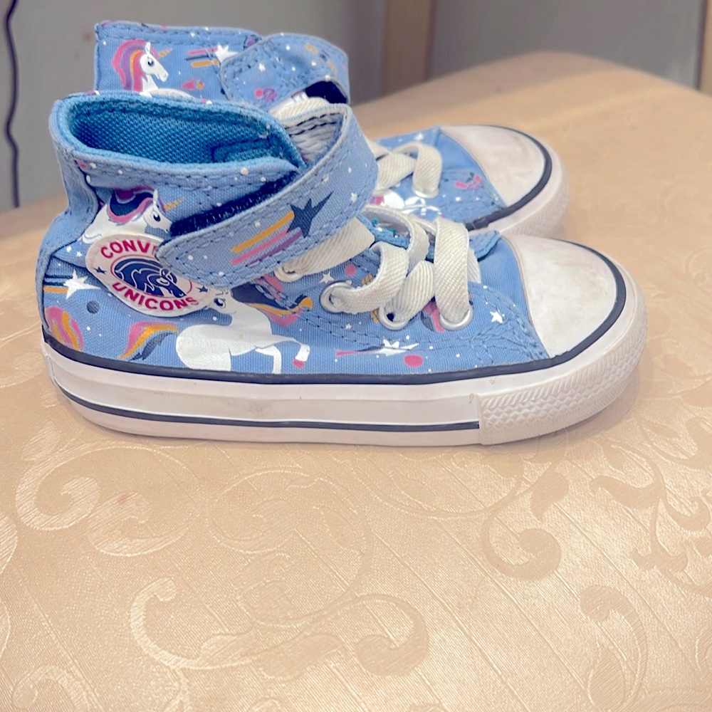 Girls Converse size 6